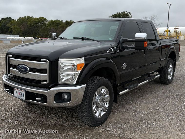 2016 Ford F250 Super Duty Crew Cab pickup truck - FK3472
