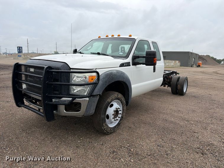 2015 Ford F550 Super Duty Ext. Cab truck cab and chassis - FK3681