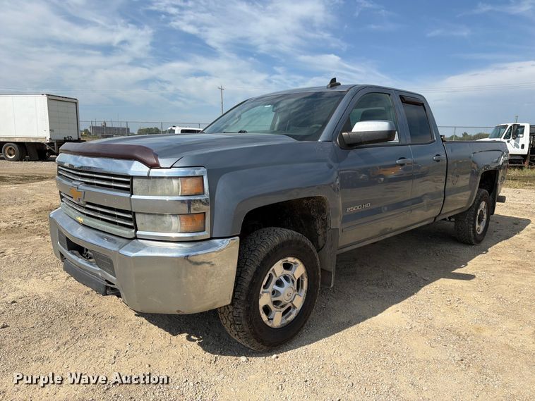 2016 Chevrolet Silverado 2500HD Ext. Cab pickup truck - FK3720