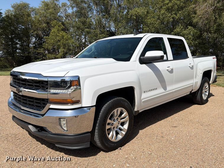 2016 Chevrolet Silverado 1500 Crew Cab pickup truck - FK3726