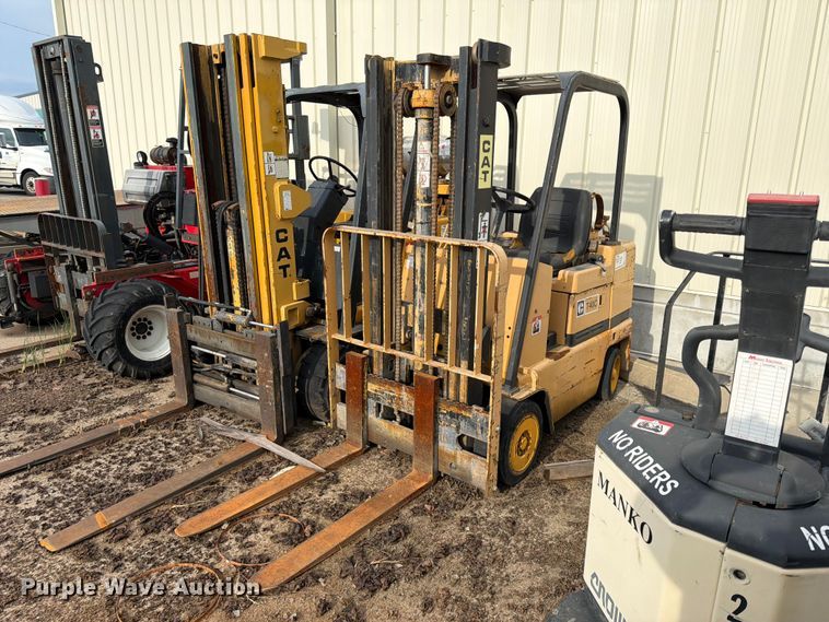 Caterpillar T40C forklift - FK3789