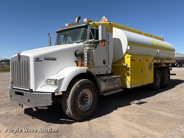 2009 Kenworth T8 Series fuel truck - FK4635