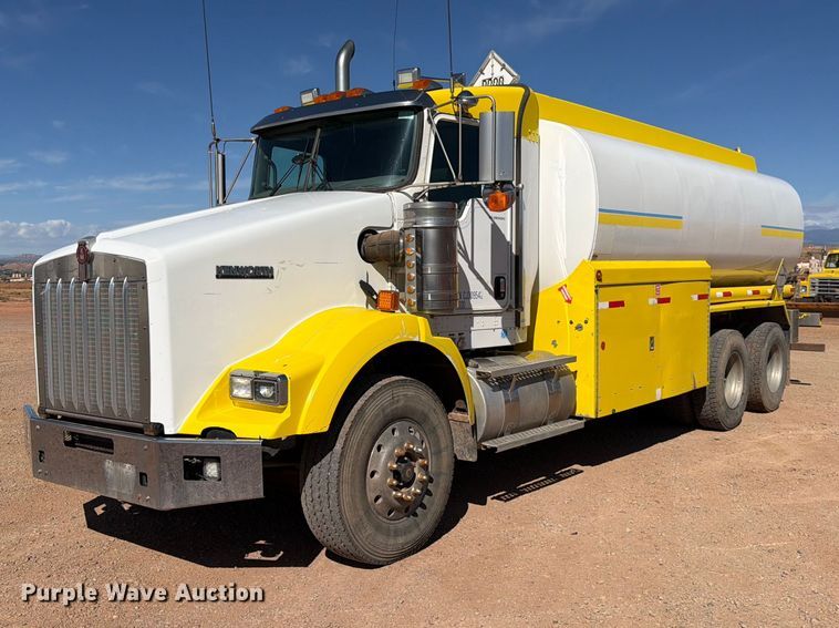 2012 Kenworth T800 fuel truck - FK4639