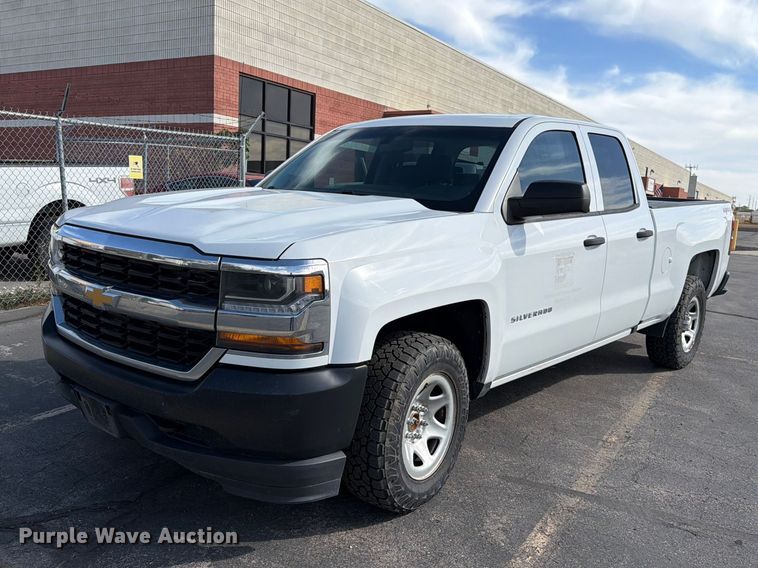 2017 Chevrolet Silverado 1500 Ext. Cab pickup truck - FK4641