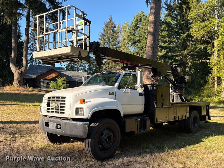 2001 Chevrolet C7 bucket truck - FK4645