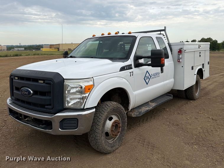 2015 Ford F350 Ext. Cab utility bed pickup truck - FK5071