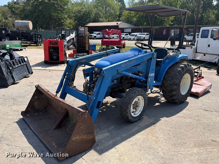 New Holland TC29 MFWD tractor - FK5236