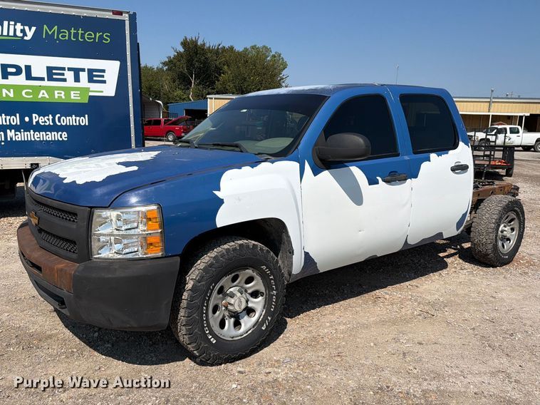 2013 Chevrolet Silverado 1500 Crew Cab pickup truck cab and chassis - FK5263