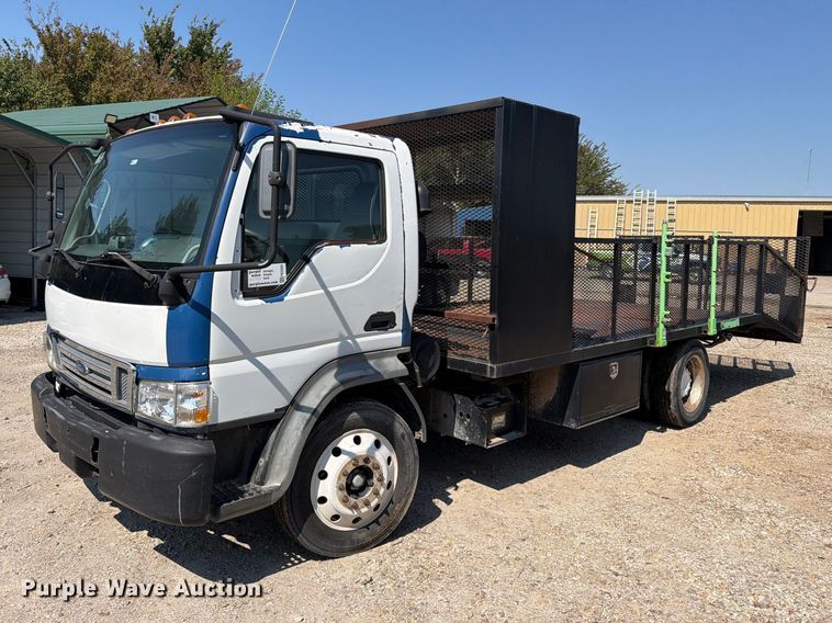 2006 Ford Low Cab Forward flatbed truck - FK5265