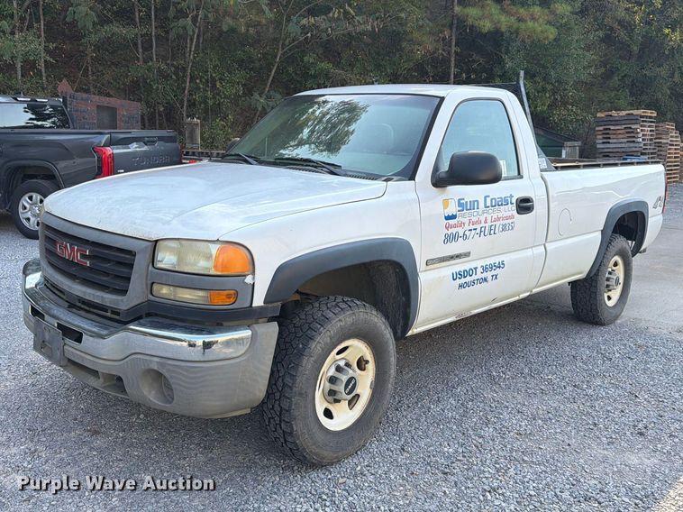 2006 GMC Sierra 2500 HD pickup truck - FN2053