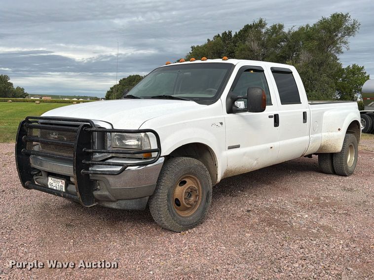 2004 Ford F350 Super Duty Crew Cab pickup truck - FP3097