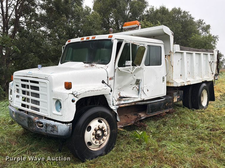 1985 International 1954 Crew Cab dump truck - FP3099