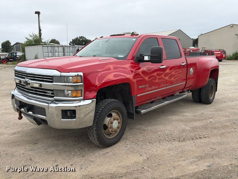 2015 Chevrolet Silverado 3500HD Crew Cab pickup truck - FP3105