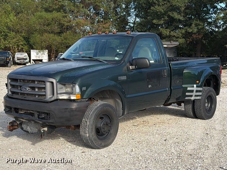 2002 Ford F350 Super Duty pickup truck - FT6385