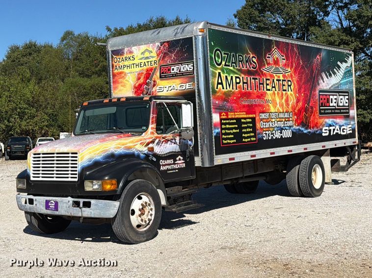 2000 International 4700 box truck - FT6387
