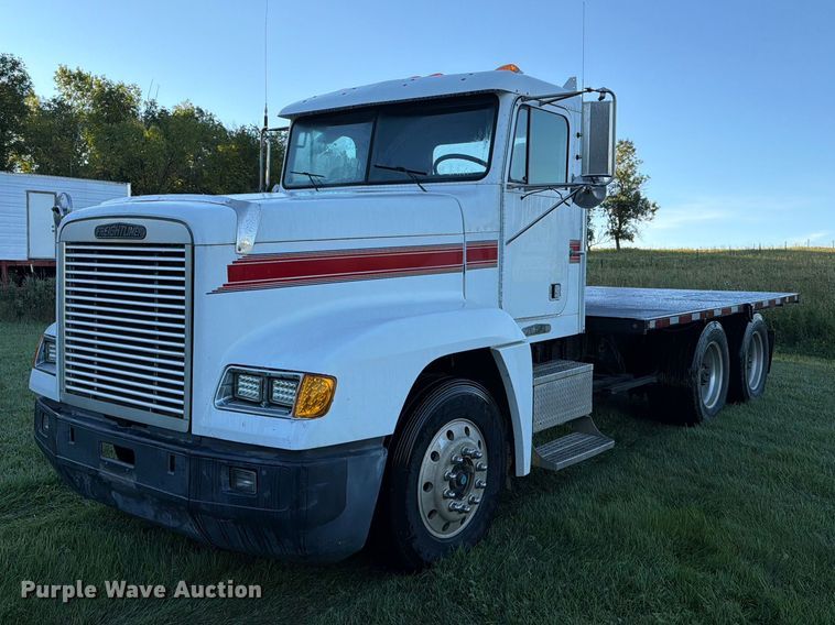 1995 Freightliner USF-1E flatbed truck - FT6736
