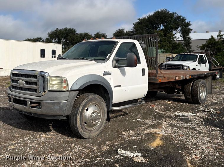 2006 Ford F550 Super Duty XLT flatbed truck - FU4666