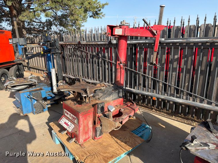 Coats 5060E rim clam tire machine - MQ9171