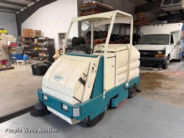 Tennant 8300 sweeper - MQ9183