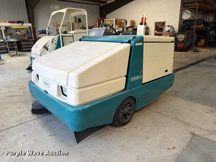 1999 Tennant 6550 sweeper - MQ9184