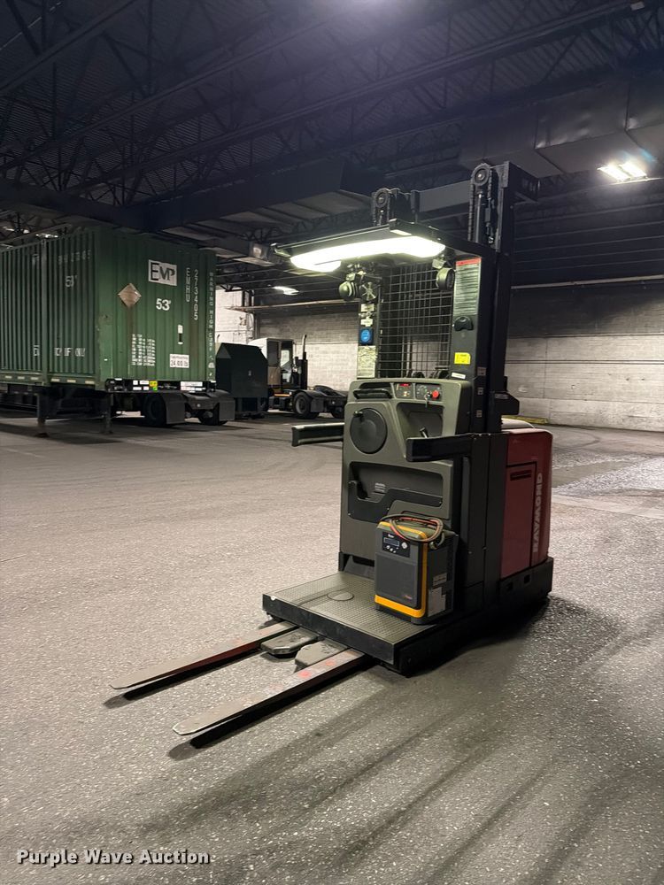 2017 Raymond 540 OPC30TT order picker - NF9606