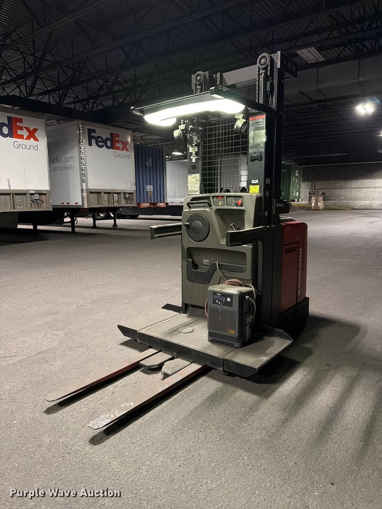 2017 Raymond 540 OPC30TT order picker - NF9625