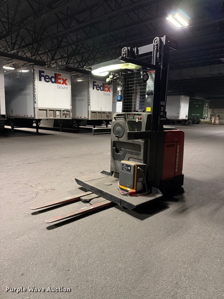 2016 Raymond 540 OPC30TT order picker - NF9630