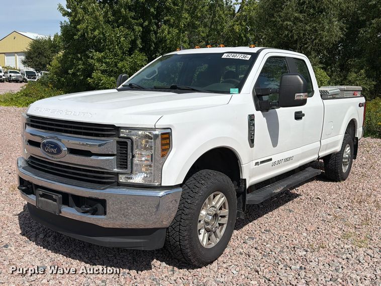 2019 Ford F350 Super Duty Ext. Cab pickup truck - YA4285
