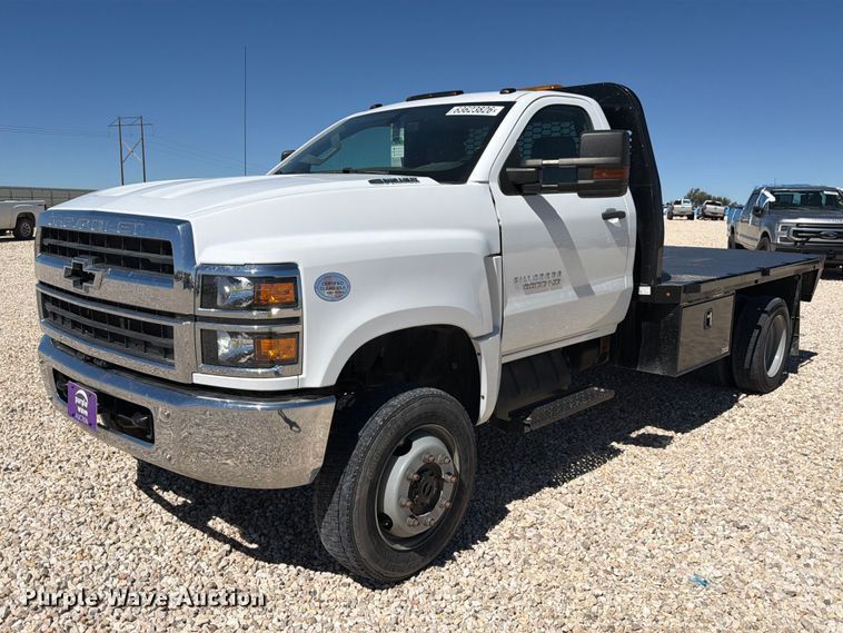 2022 Chevrolet 5500HD flatbed truck - YA4481