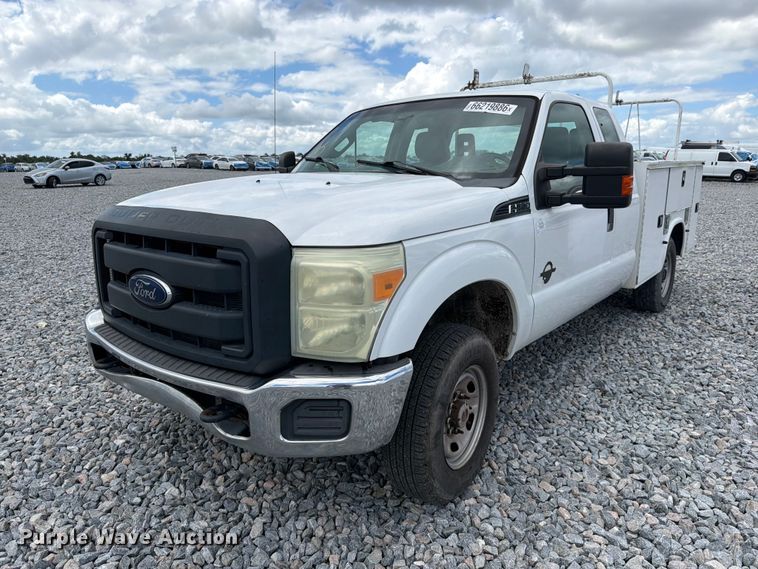 2016 Ford F250 Super Duty utility bed pickup truck - YA4749