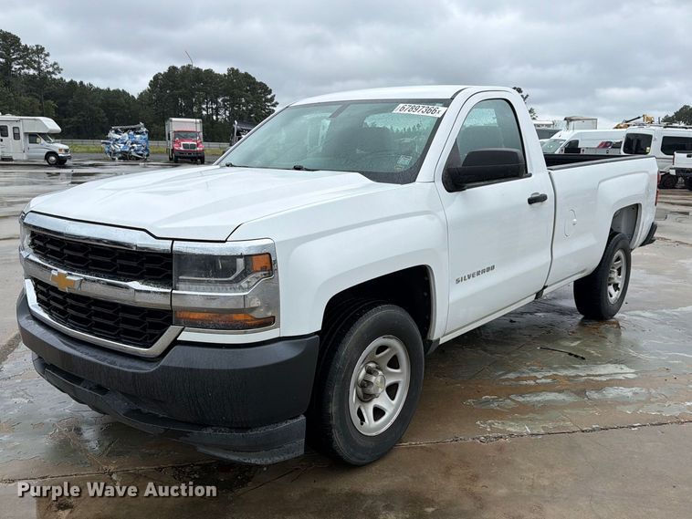 2016 Chevrolet Silverado 1500 pickup truck - YA4984