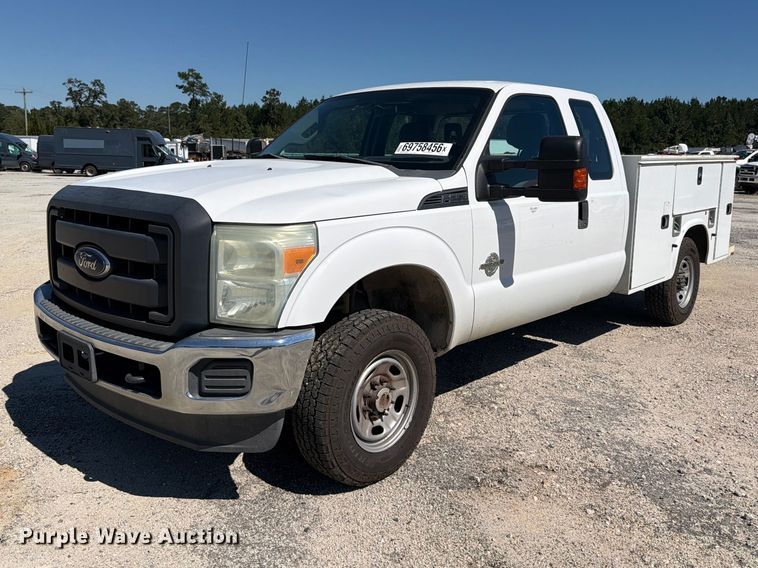 2016 Ford F250 Super Duty Ext. Cab utility bed pickup truck - YA5214