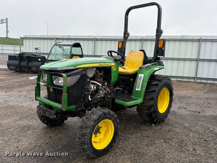 2018 John Deere 3032E MFWD tractor - YA5399