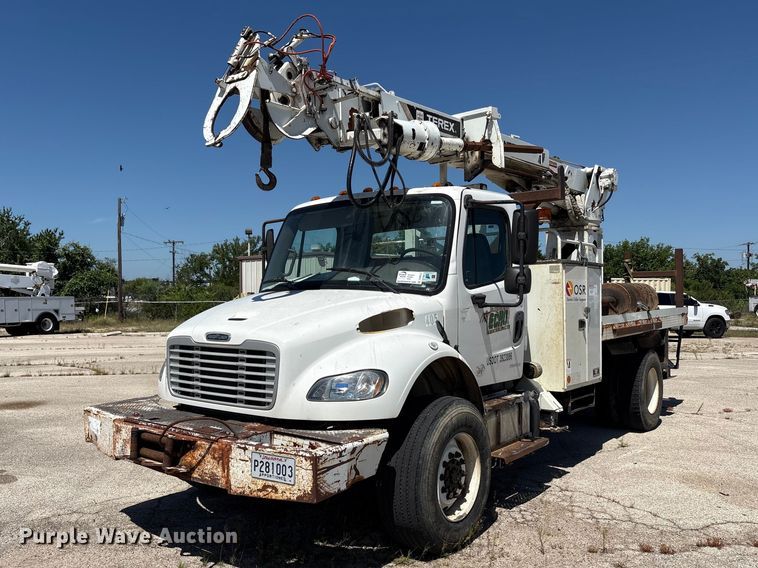 2015 Freightliner Business Class M2 digger derrick truck - DV8513