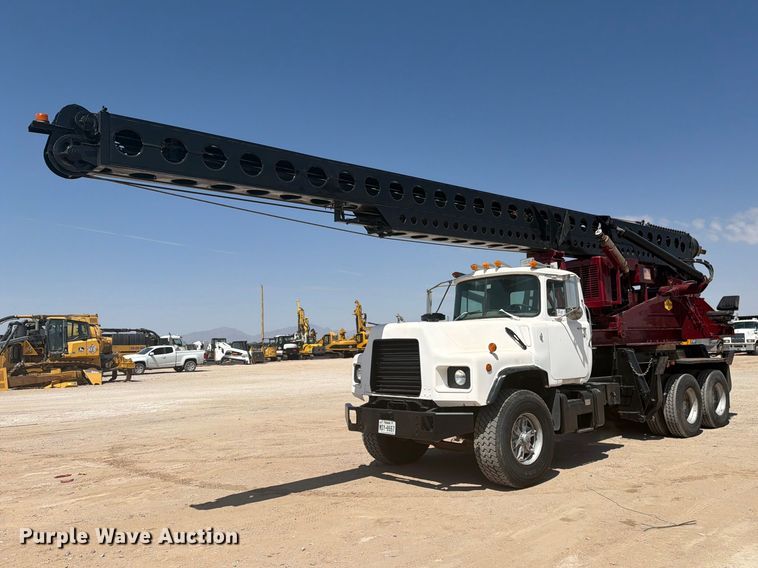 1997 Mack DM690S drilling rig truck - DV8627