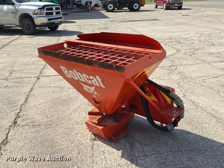 2002 Bobcat Spreader HS8 skid steer spreader - DZ4868
