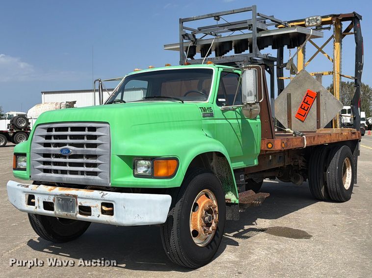 1997 Ford F800 flatbed truck with crash attenuator   - DZ4870