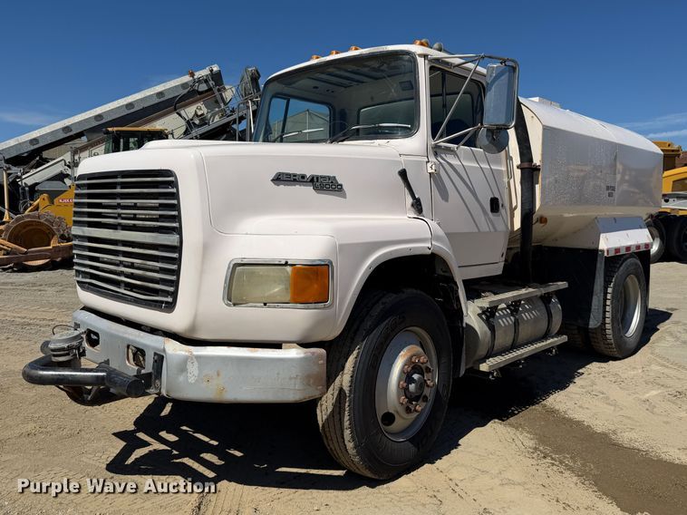 1995 Ford LA9000 water truck - EA0014
