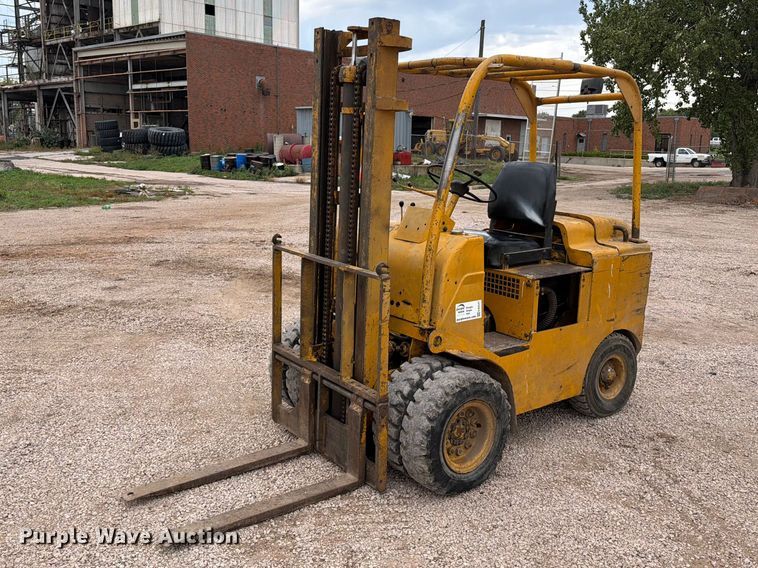 Towmotor 601PG5024 forklift - EA0547