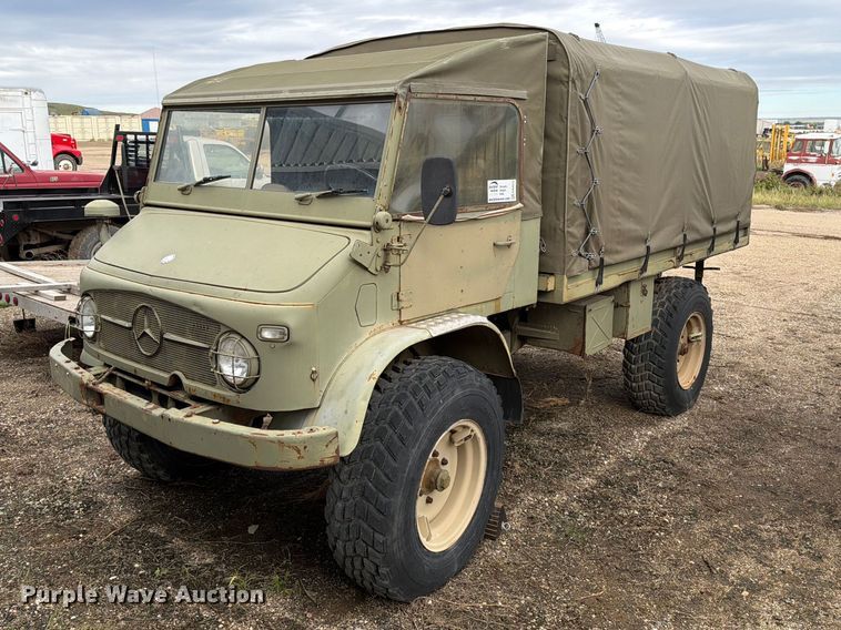 1962 Mercedes-Benz Unimog flatbed truck - EA0574