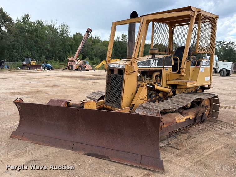 1995 Caterpillar D3C dozer - EA7392