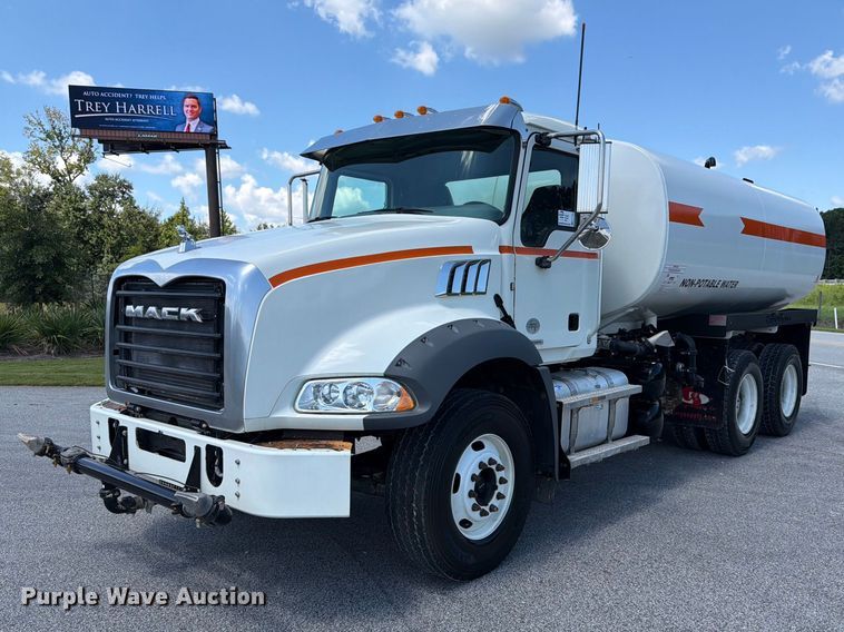 2020 Mack Granite water truck - EF1350