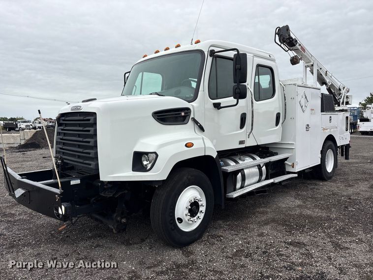2013 Freightliner 108SD Crew Cab utility / service truck - EG9215