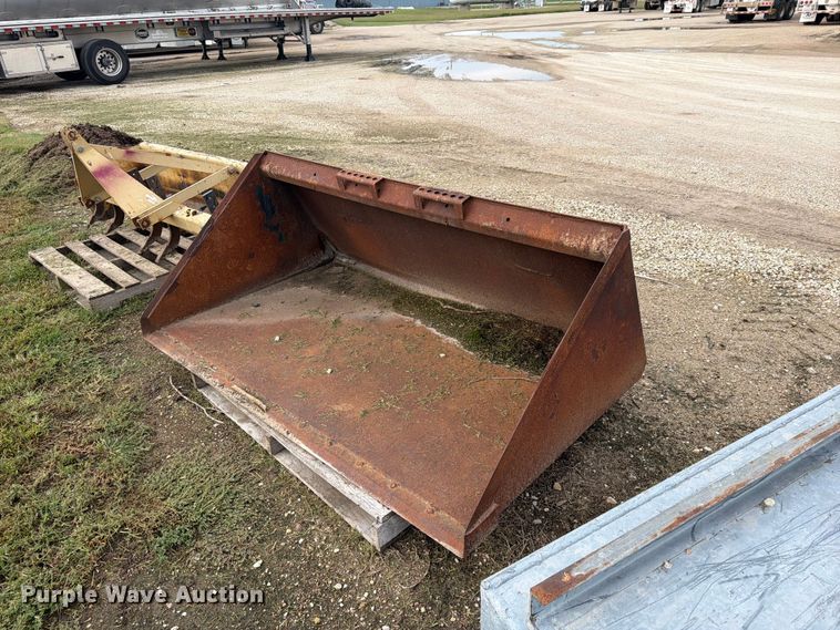 Skid steer bucket - EI7744