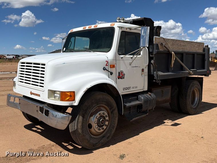 1990 International 4900 dump truck - EL2638