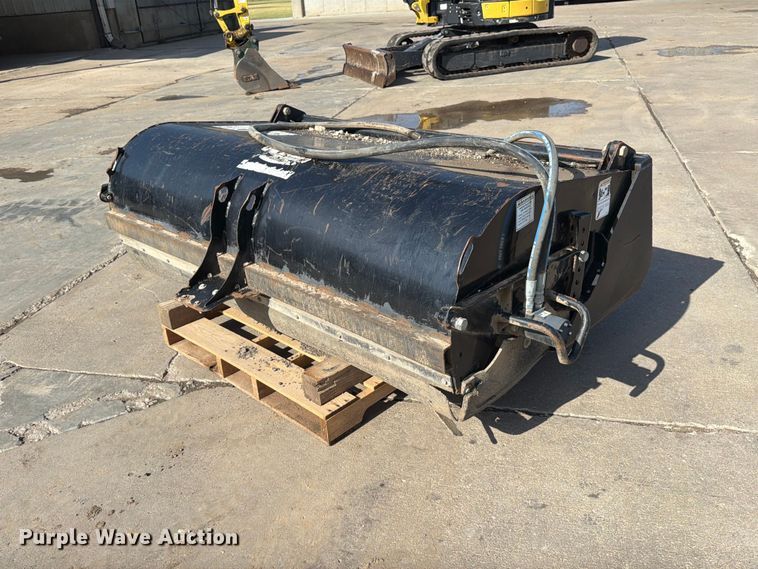 Quick Attach Attachments skid steer sweeper - EP7688