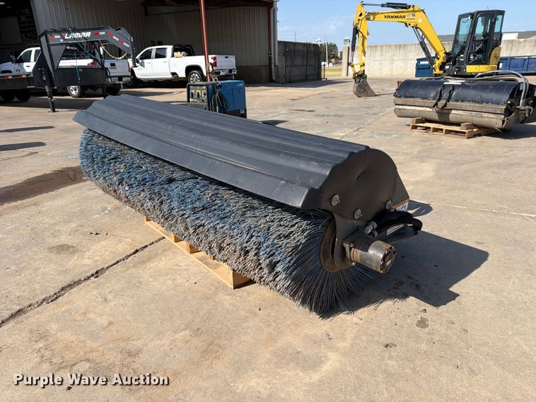Bobcat skid steer sweeper - EP7693