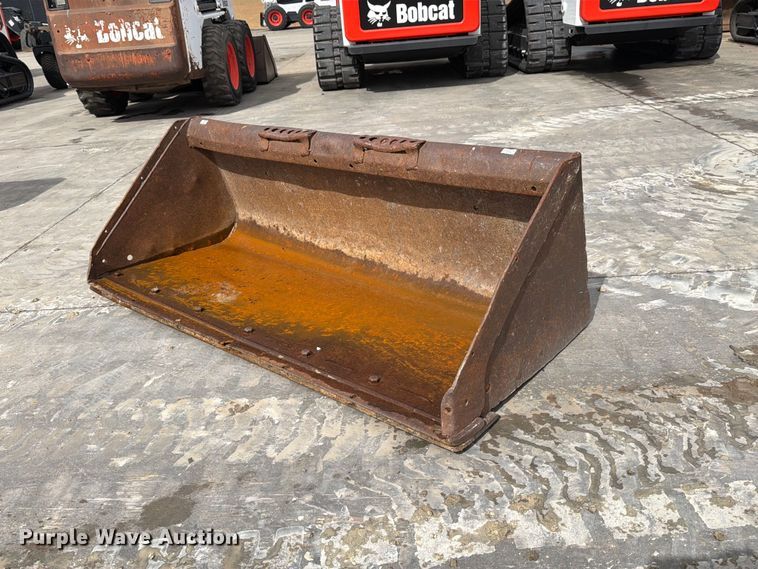 Skid steer bucket - EP7867