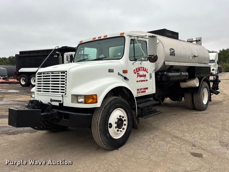 2000 International 4700 oil distributor truck - ER3377