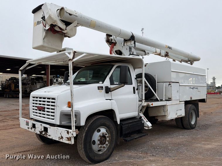 2005 GMC C7 forestry bucket truck - EW8978